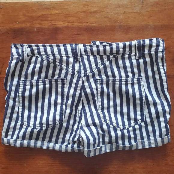 Striped shorts - Picture 2 of 3